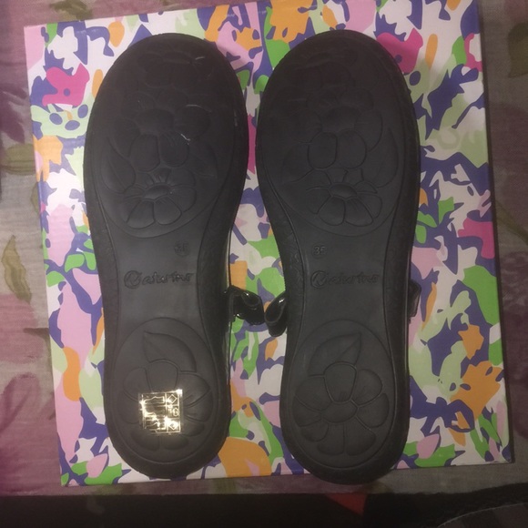 COPY - Natureino Patent Leather Navy Blue Mary Jane’s with Velcro Strap. N W/O T - Picture 2 of 5